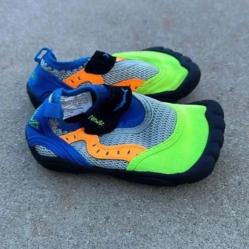 Newtz Kids Water Shoes Size 5/6